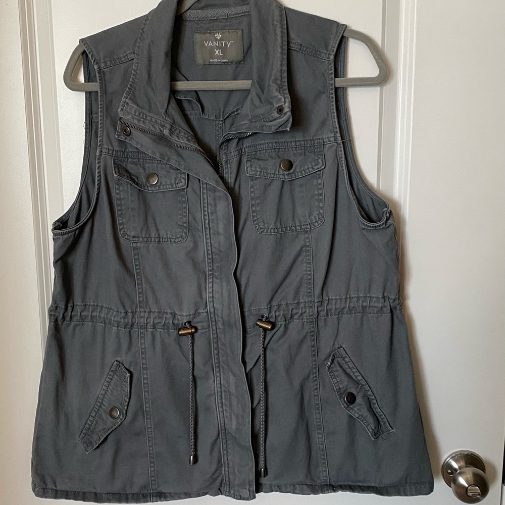 Gray Sleeveless Vest, Size XL